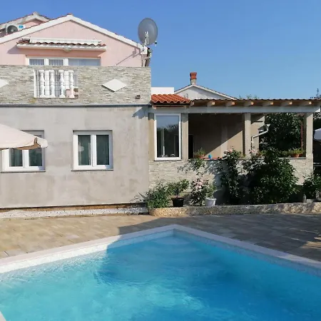 Edi Apartament *