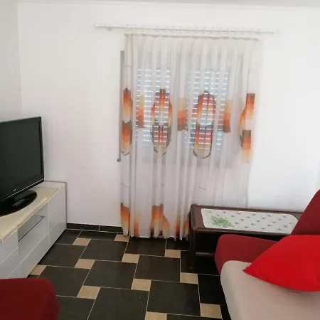 Edi Apartman Gabonjin