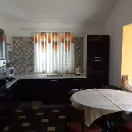 Lägenhet Edi Gabonjin